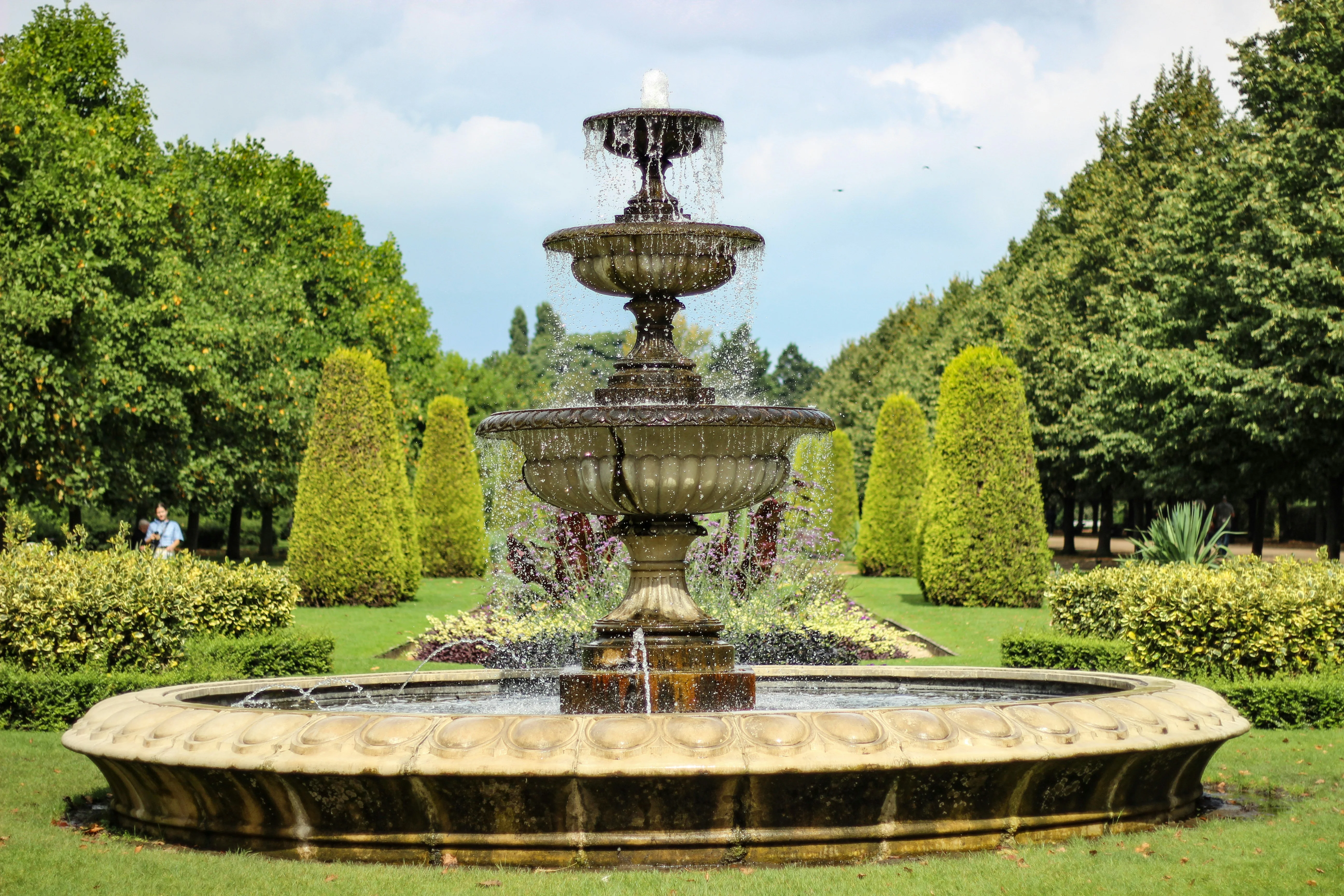 Decorative fountain installation
